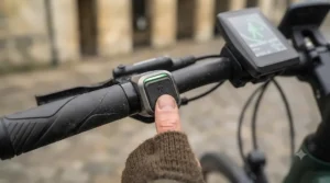 Person using walk mode to manoeuvre an e-bike through a narrow alleyway.